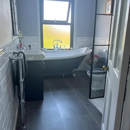 Charming 3bd House Wprivate Garden - בריסטול