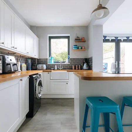 Charming 3bd House Wprivate Garden -