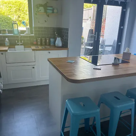 Charming 3bd House Wprivate Garden - *