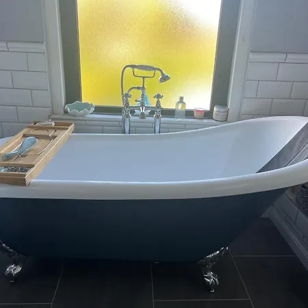 Charming 3bd House Wprivate Garden - בריסטול