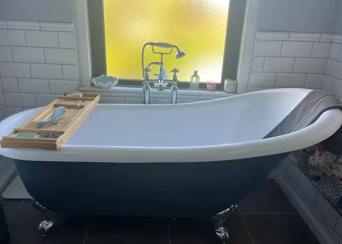 Charming 3bd House Wprivate Garden - Σπίτι διακοπών