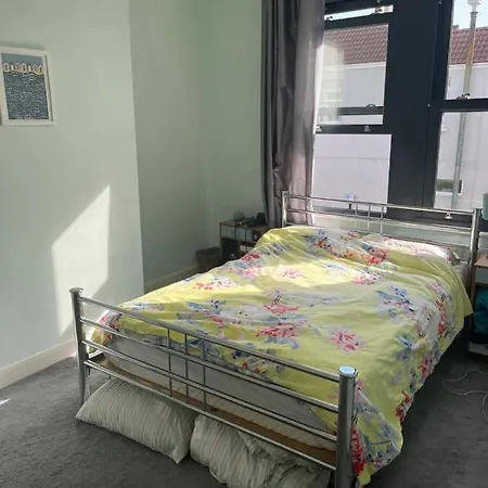 Charming 3bd House Wprivate Garden - *