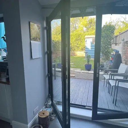 Сasa de vacaciones Charming 3bd House Wprivate Garden - *