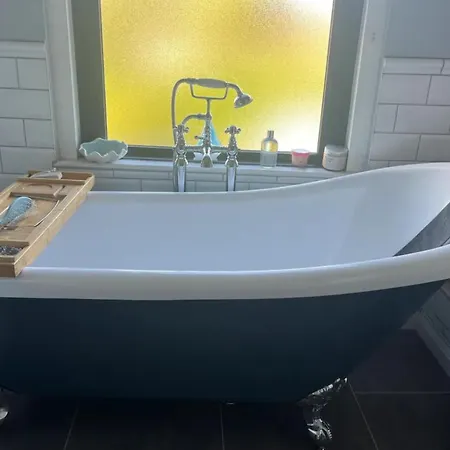 Charming 3bd House Wprivate Garden - Будинок відпочинку