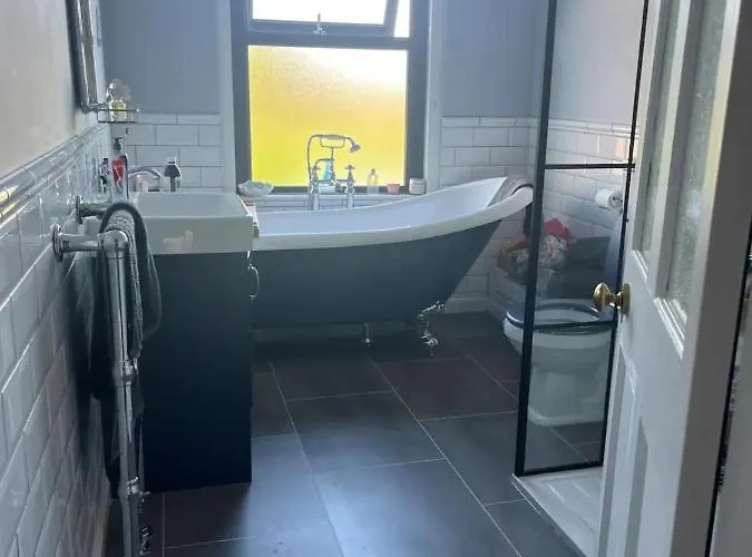 Charming 3bd House Wprivate Garden - Бристоль